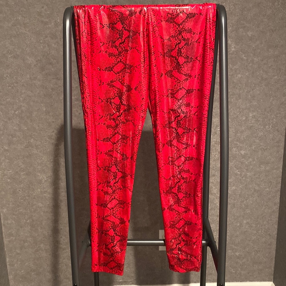 Red/black snake skin leggings. Size 8. Brand- Pretty Little Thing